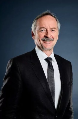 Portrait of Dr Diethard Kratzer