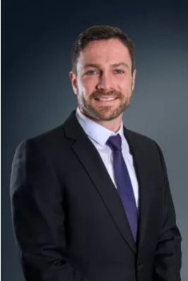 Portrait of Simon Knoll